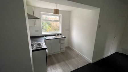 2 bedroom semi-detached house to rent - Photo 5