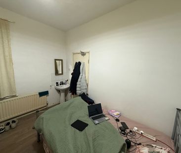 Room in a Shared House, Tennyson Road, SO17 - Photo 6