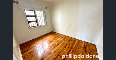 SPACIOUS 3 BEDROOM HOUSE *ONE WEEK FREE RENT * - Photo 5