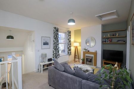 2 bedroom maisonette to rent - Photo 2