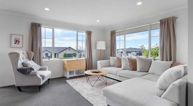 Modern, spacious and well located. - Photo 1