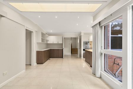 23 Fuchsia Street, Blackburn - Photo 2