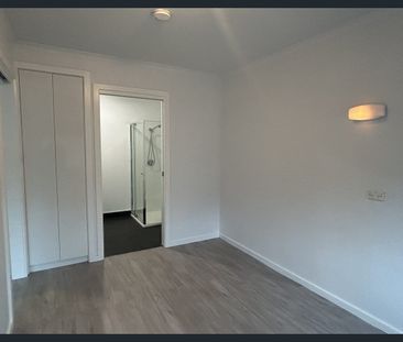 Top floor unit - Great location - Photo 4