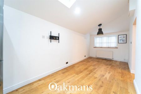 4 bedroom semi-detached house to rent - Photo 2