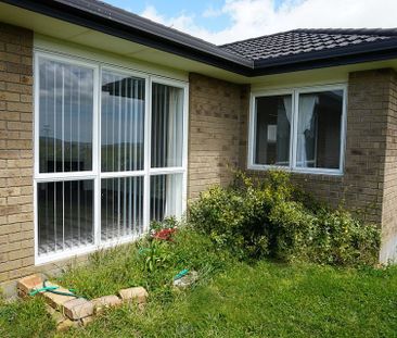 Modern, fully furnished single level house - Photo 1