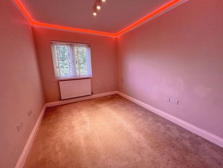 4 bedroom detached house to rent - Photo 4