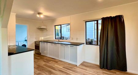 Spacious 3-Bedroom with Rural Views - Photo 3