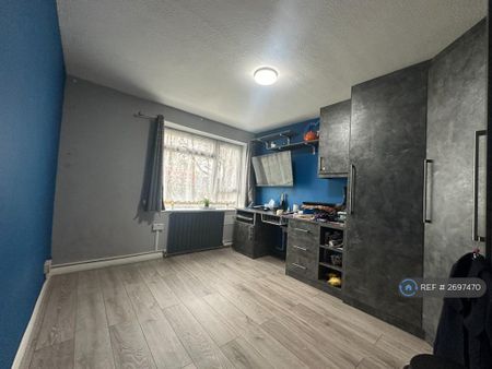 2 bedroom maisonette to rent - Photo 2