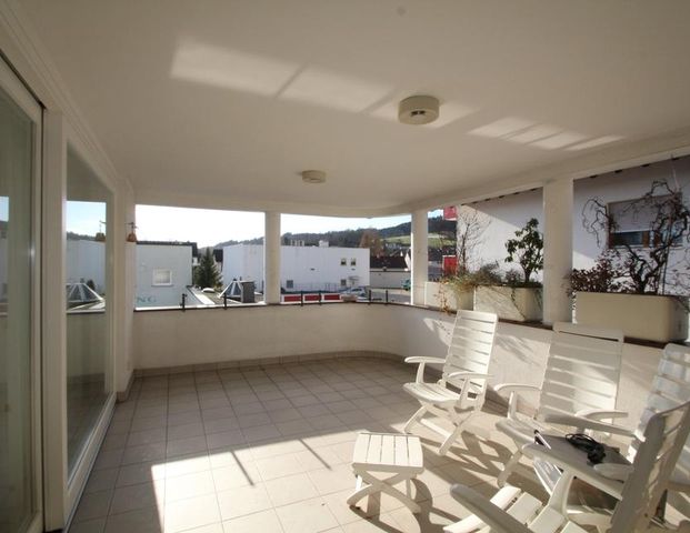 **Großzügige Stadtwohnung mit EBK und großem Balkon** - Photo 1