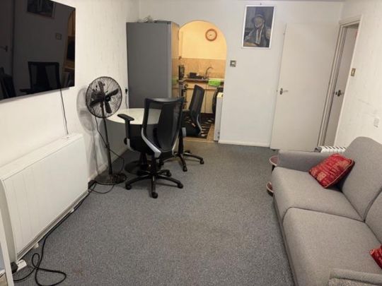 1 Bedroom Flat To Let - Photo 1