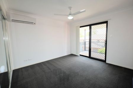IMMACULATE AIR-CONDITIONED 3 BEDROOM TOWNHOUSE IN POPULAR, CENTRALLY LOCATED COMPLEX - Photo 3