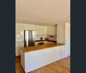 Lakefront ground floor apartment - Photo 4