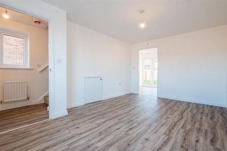 3 bedroom detached house to rent - Photo 5