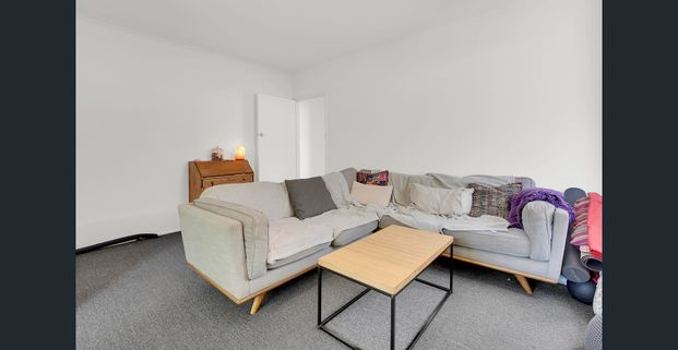 Family-Friendly home with great outdoor space - Photo 1