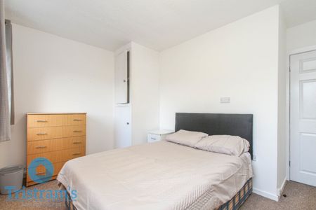 3 bed Flat for Rent - Photo 4