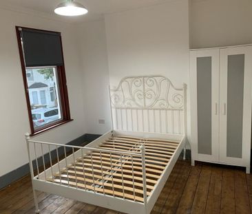 3 Bed Terraced House, Norfolk Road, E6 - Photo 3