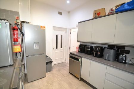 6 bedroom house to rent - Photo 3