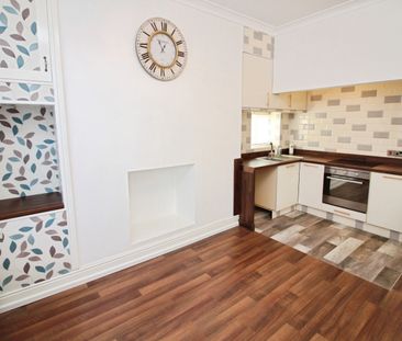 2 bedroom Flat To Let - Photo 5