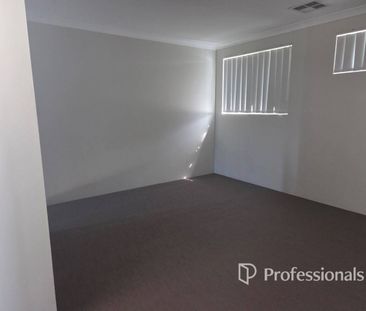 Family living close to beach and city - Photo 4