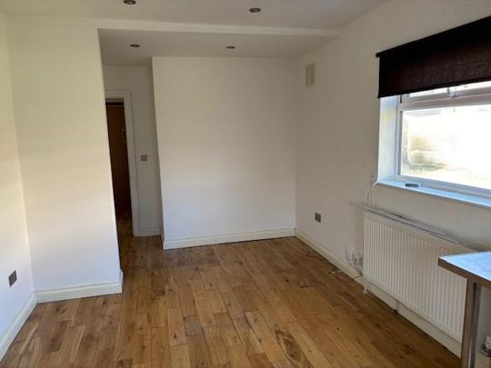 3 bedroom flat to rent - Photo 1