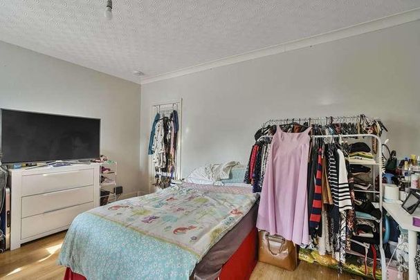 Townmead Road, Sands End, SW6 - Photo 1