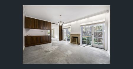 FAMILY LIVING AT ITS BEST! - Photo 3