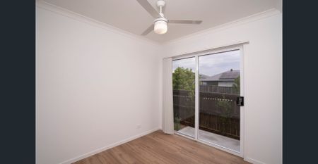 BRAND NEW DUPLEX - CNR BLOCK - MINS TO TRAIN AND COOMERA WESTFIELD - NO CARPETS - LOW MAINTENANCE YARD - Photo 5