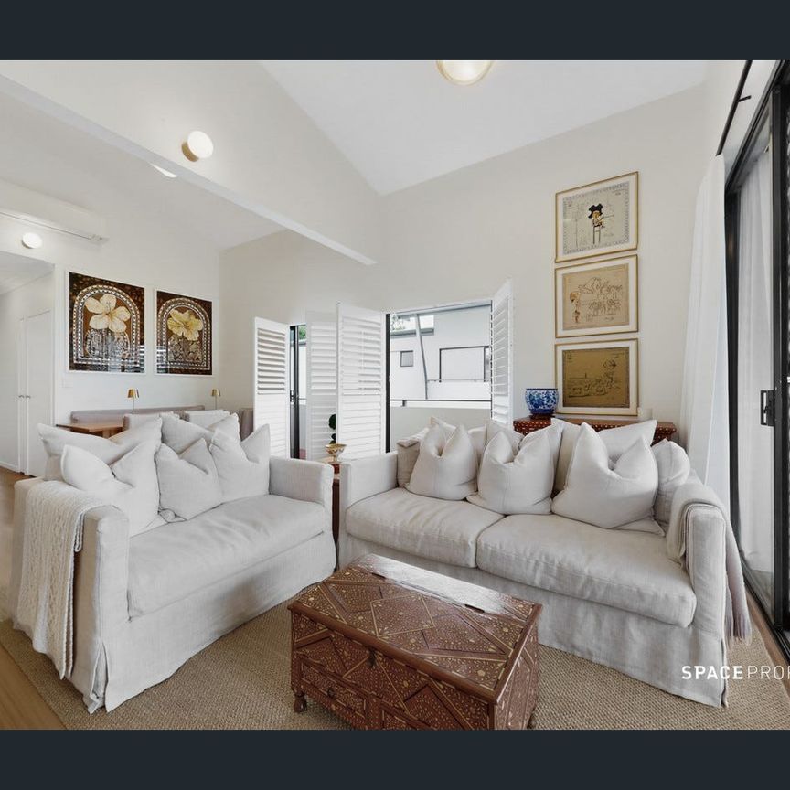 Stylish Inner-City Living with Lifestyle at Your Doorstep - Photo 1