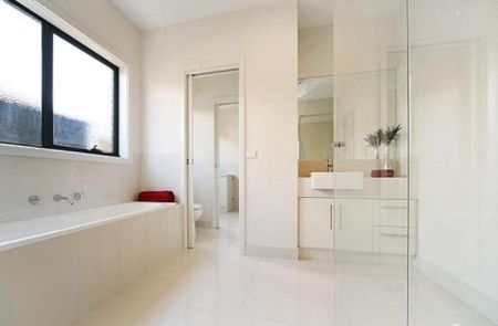 27A Castlewood Street, Bentleigh East VIC 3165 - Townhouse For Rent | Domain - Photo 3