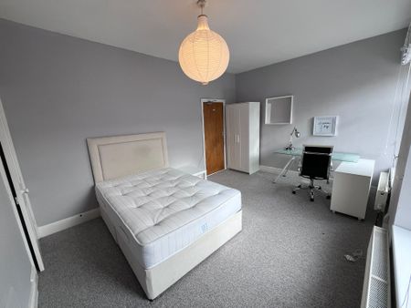 St Helens Avenue, Brynmill, Swansea, SA1 4NE - Photo 5