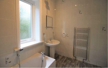 3 bedroom semi-detached house to rent - Photo 5