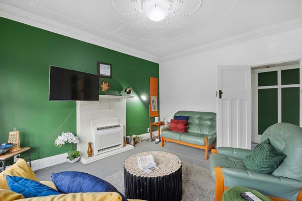 A tidy and spacious home! - Photo 1