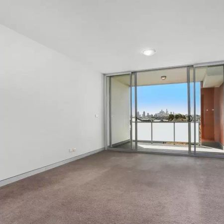 MGM MARTIN - TWO BEDROOM APARTMENT - Photo 4