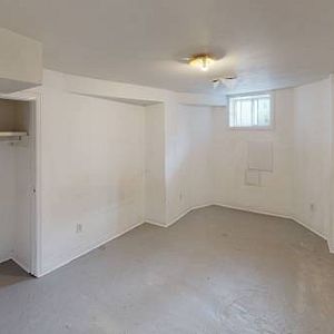 BATHURST ST & QUEEN ST W - ONE BEDROOM (ID#221B1) - Photo 2