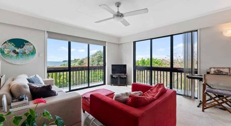 Stunning Three bedroom house - Photo 2