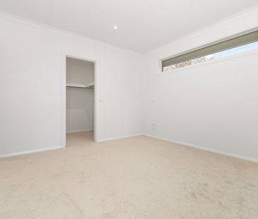 *** 2 bdrm 1.5 bath, Quiet courtyard, Near Schools, Shops, and Tran... - Photo 6