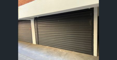 Stylishly renovated, Light-filled Residence with Coastal Elegance & City Sophistication! - Photo 5