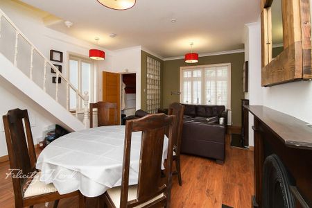 3 bedroom end of terrace house to rent - Photo 2