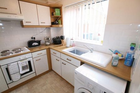 2 bedroom terraced house to rent - Photo 4