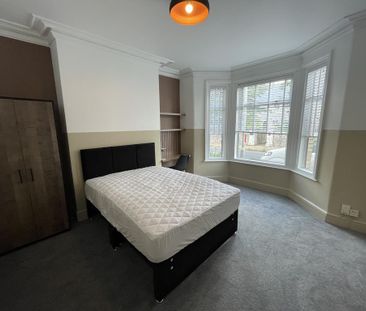 1 bedroom in a house share to rent - Photo 2
