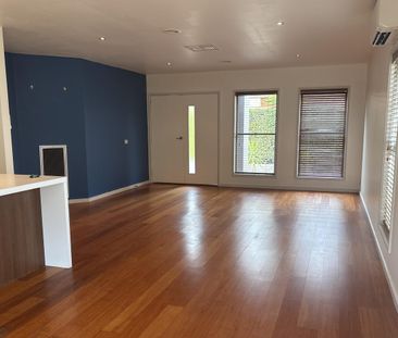 Central 2 Bedroom Townhouse - Photo 1