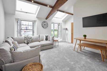 East Crescent - Photo 4