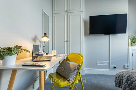 Room 5 - Photo 4
