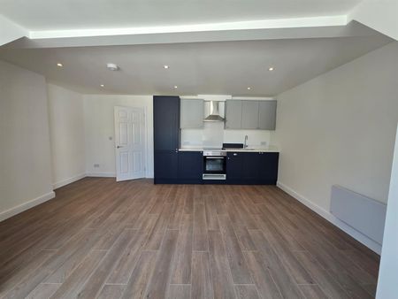 West Street, Reigate RH2, London - Photo 2