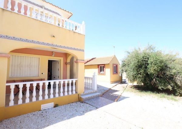 Adosado en la Regia . Temporada larga.