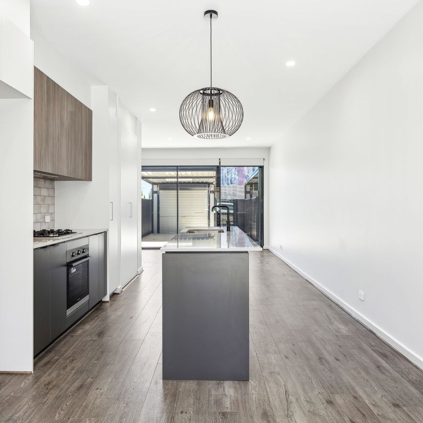 Ideally Located - Brand New Townhome &excl; - Photo 1