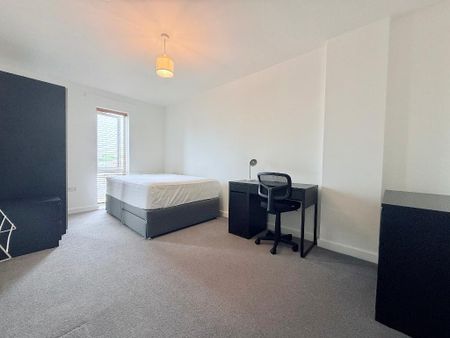 Manet Gardens, East Acton, London, W3 7BZ - Photo 3