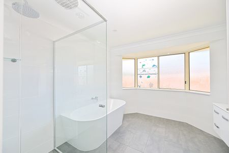 44 Lincoln Road, Port Macquarie NSW 2444 - House For Rent | Domain - Photo 2