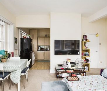 3 bedroom apartment to rent - Photo 2
