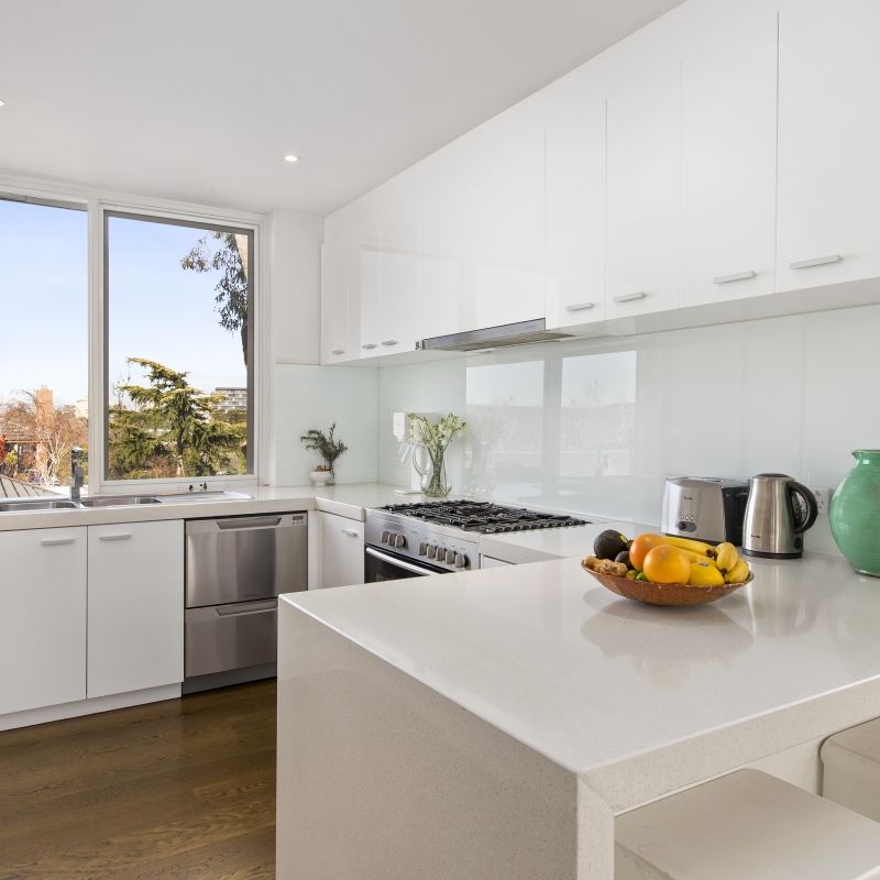 18/31 Kensington Road SOUTH YARRA - Photo 1